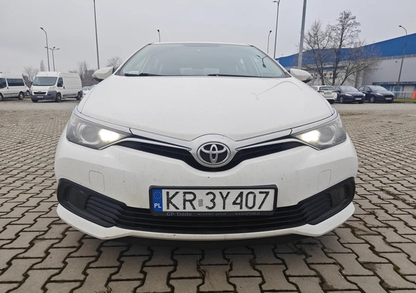 Toyota Auris cena 34000 przebieg: 226000, rok produkcji 2017 z Kraków małe 92